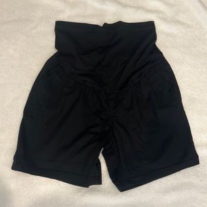 Liz Lange maternity (S 4-6) shorts pockets on side back, very good condition